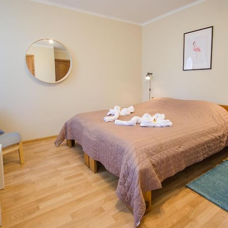 Hotel Veldzes Nams Ventspils Esterno foto