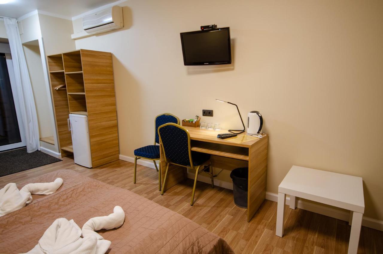 Hotel Veldzes Nams Ventspils Esterno foto