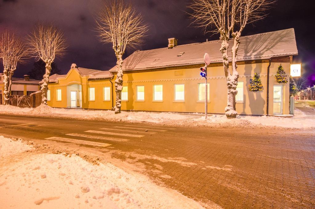 Hotel Veldzes Nams Ventspils Esterno foto